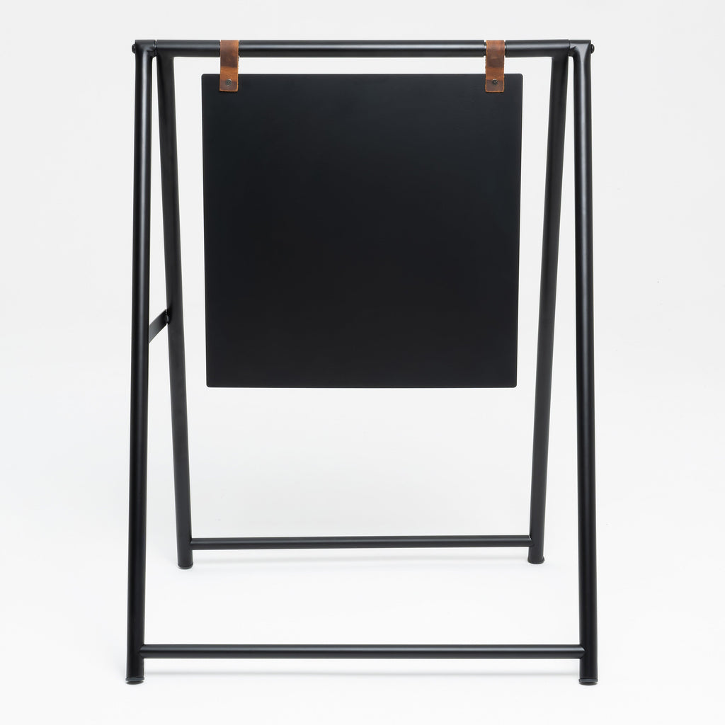Zwart metalen stoepbord A-frame, 64 × 90 cm – vooraanzicht