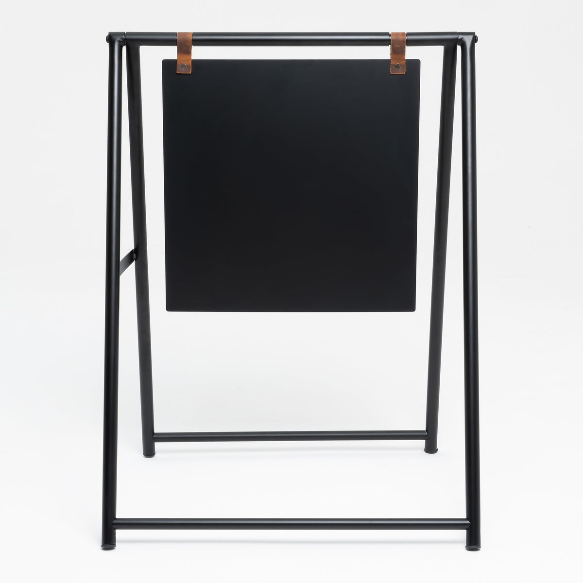 Zwart metalen stoepbord A-frame, 64 × 90 cm – vooraanzicht