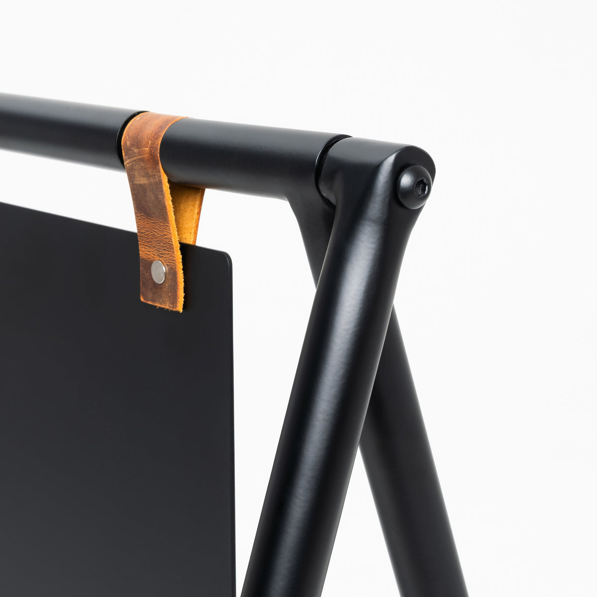 Leren draagband van het zwarte metalen stoepbord A-frame