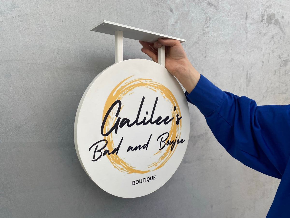 Rond wit aluminium uithangbord met plafondmontage, voorbeeld